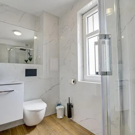 Апартаменты 1b Neu Renoviert 3 Zi Whg 5 Betten 43,29qm