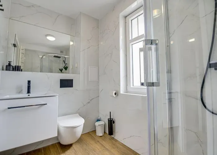 شقة 1b Neu Renoviert 3 Zi Whg 5 Betten 43,29qm